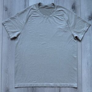 lululemon Metal Vent Tech Short Sleeve. 
Size L